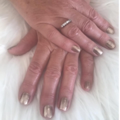gold sparkly nails